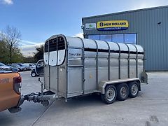 Nugent L4318T Tri-Axle Livestock Trailer