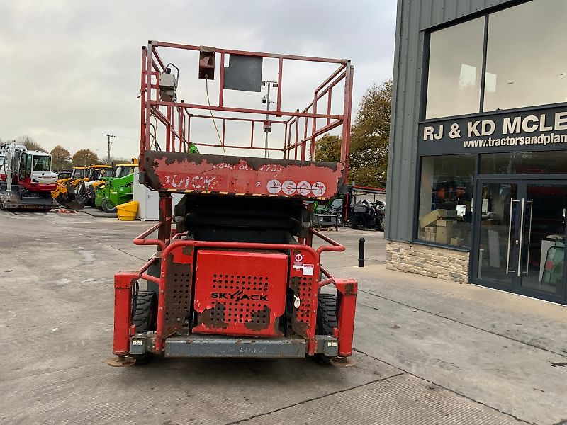 Sky Jack SJ9250 Scissor Lift (ST25090)