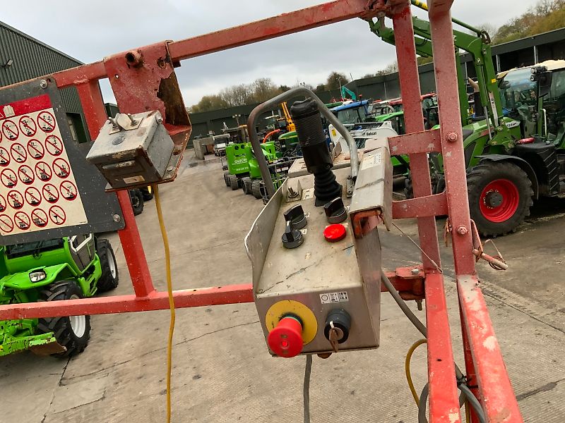 Sky Jack SJ9250 Scissor Lift (ST25090)