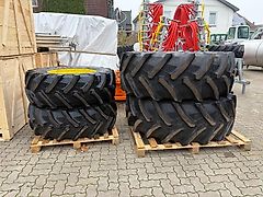 John Deere 580/70-38 und 480/70-28