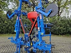 Carré 8rij mais schoffel / schoffelmachine met zaaimachine