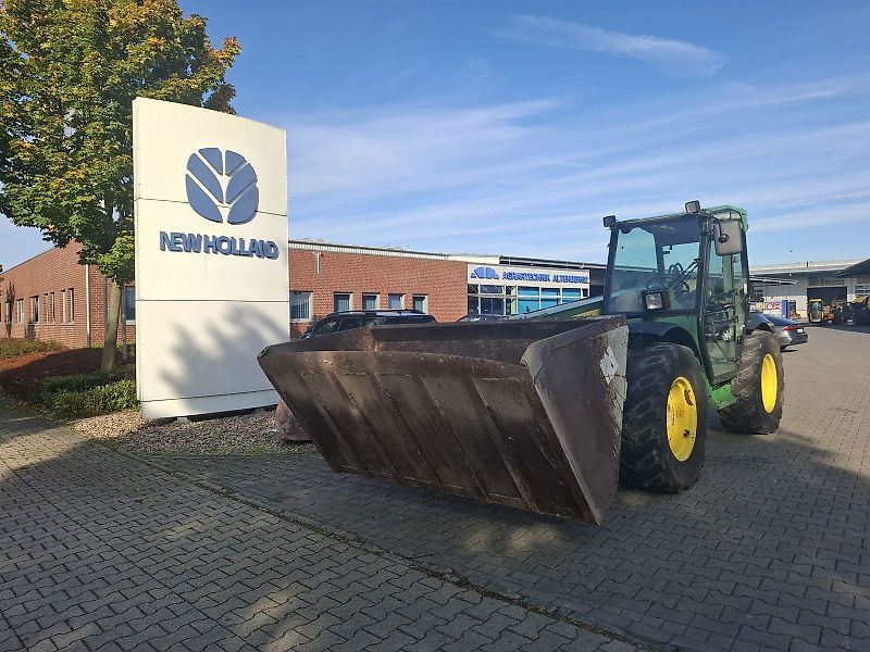 John Deere 3420 mit Schaufel und Palettengabel