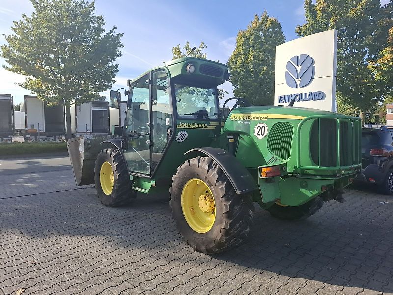 John Deere 3420 mit Schaufel und Palettengabel