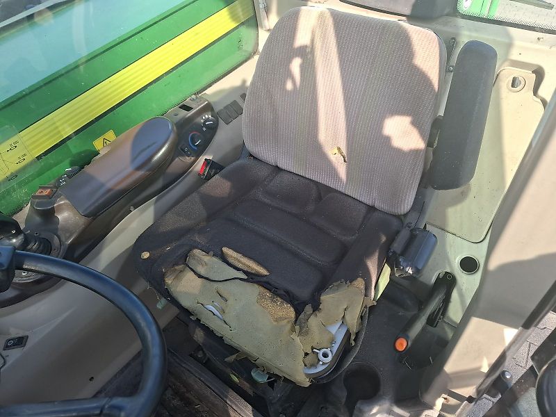 John Deere 3420 mit Schaufel und Palettengabel