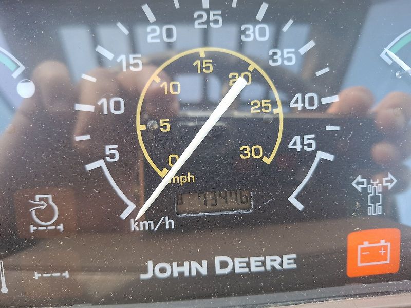 John Deere 3420 mit Schaufel und Palettengabel