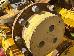 Manitou 1233 , Manitou 1232 zwolnica zwrotnica Piasta koła most napędowy części 10 szpilek (Części zamienne)