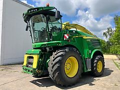 John Deere 8400i mit Kemper 360 und Pick-Up 639