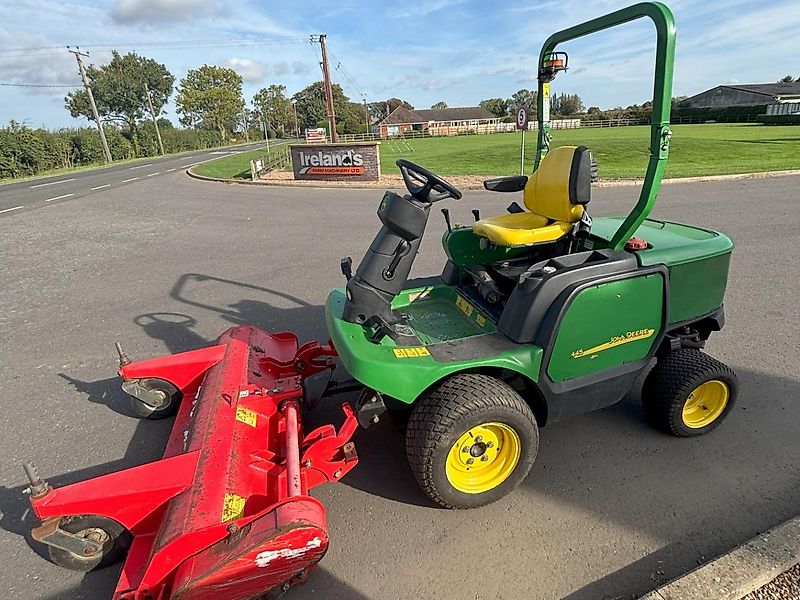 John Deere 1445 with Trimax flail