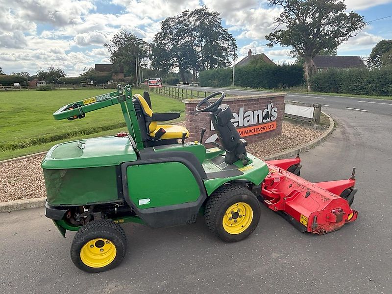 John Deere 1445 with Trimax flail