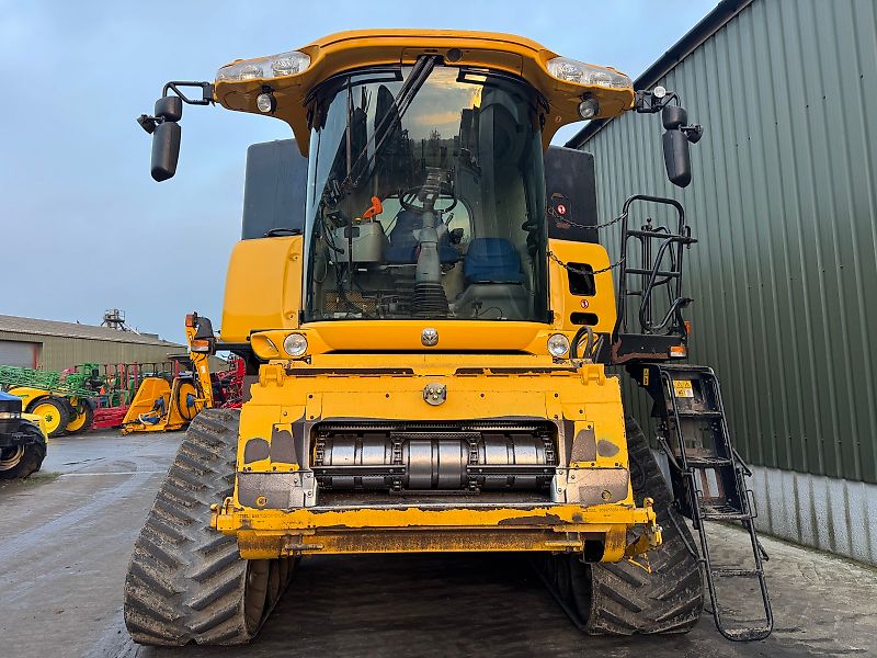New Holland CR9080 c/w 30ft Varifeed Header