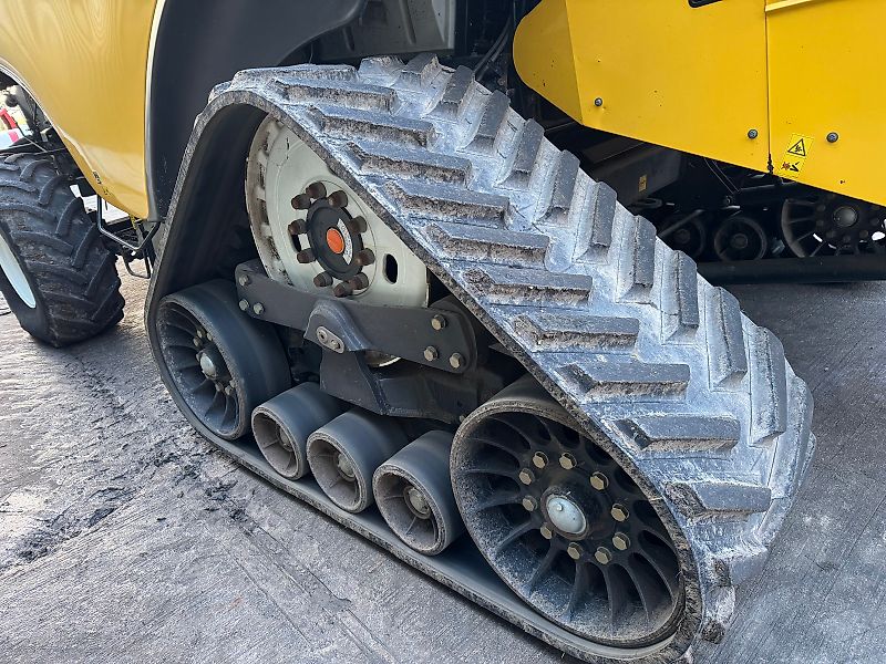 New Holland CR9080 c/w 30ft Varifeed Header