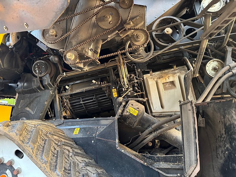 New Holland CR9080 c/w 30ft Varifeed Header