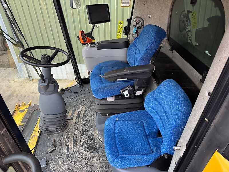 New Holland CR9080 c/w 30ft Varifeed Header