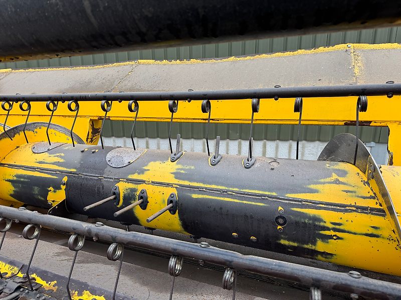New Holland CR9080 c/w 30ft Varifeed Header