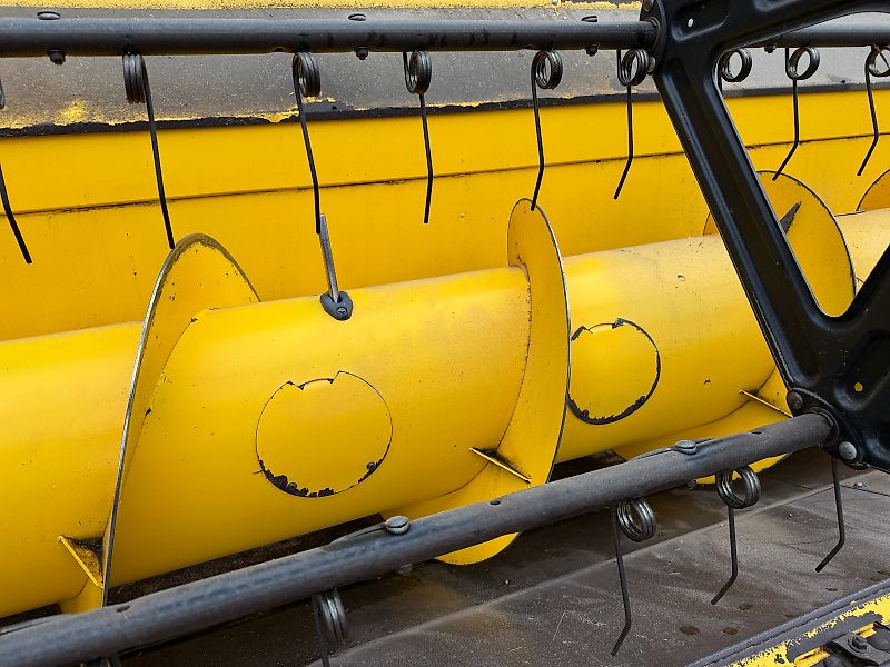 New Holland CR9080 c/w 30ft Varifeed Header