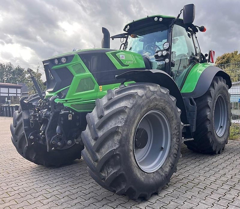 Deutz-Fahr AGROTRON TTV 7250 A Traktor