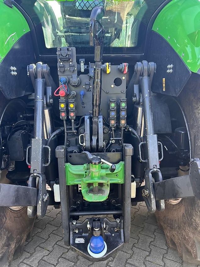 Deutz-Fahr AGROTRON TTV 7250 A Traktor