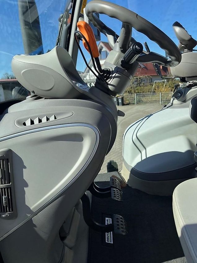 Deutz-Fahr AGROTRON TTV 7250 A Traktor