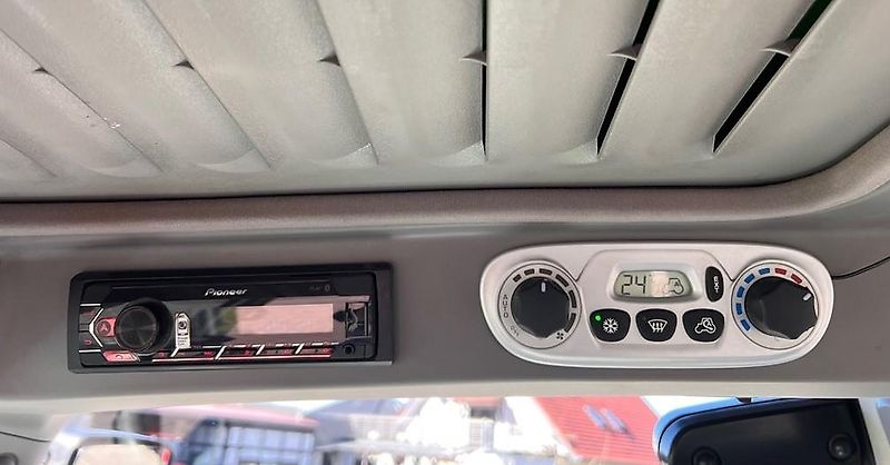 Deutz-Fahr AGROTRON TTV 7250 A Traktor