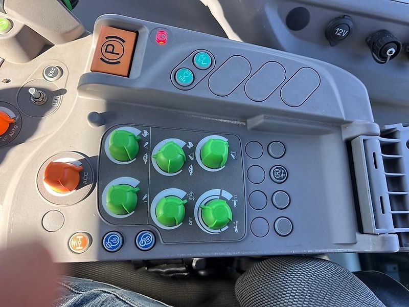 Deutz-Fahr AGROTRON TTV 7250 A Traktor