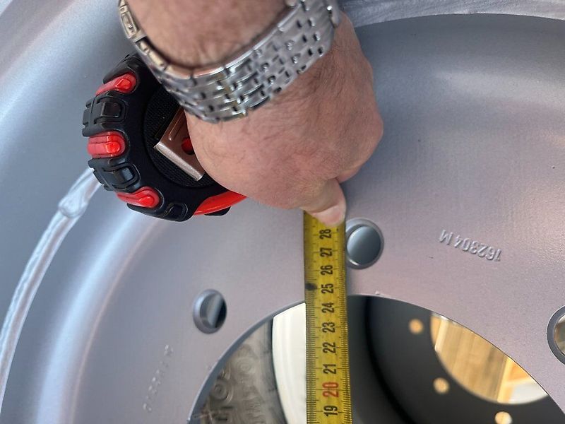 BKT Komplettrad 4 Stk 560/45R22.5 FL630