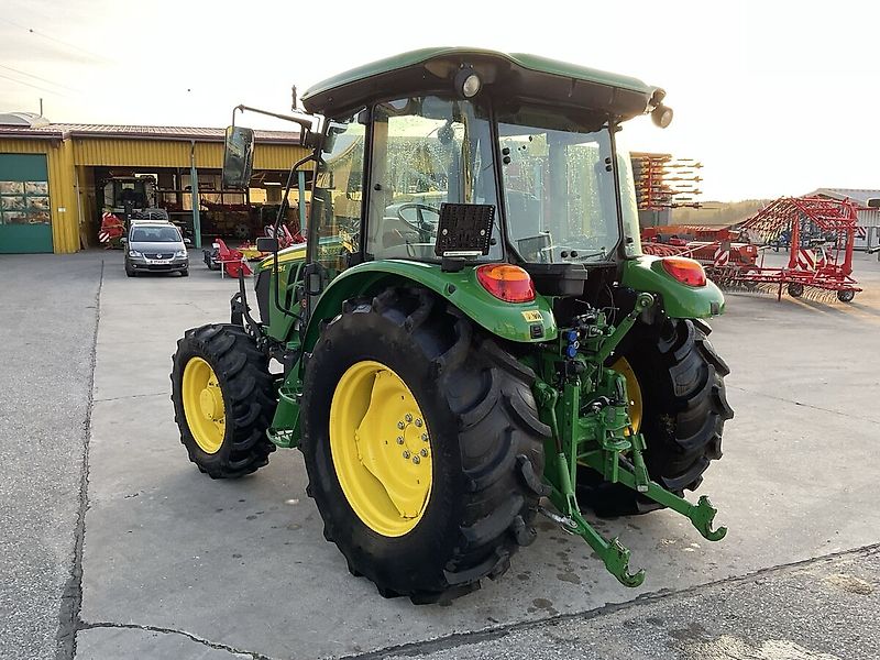 John Deere 5075E