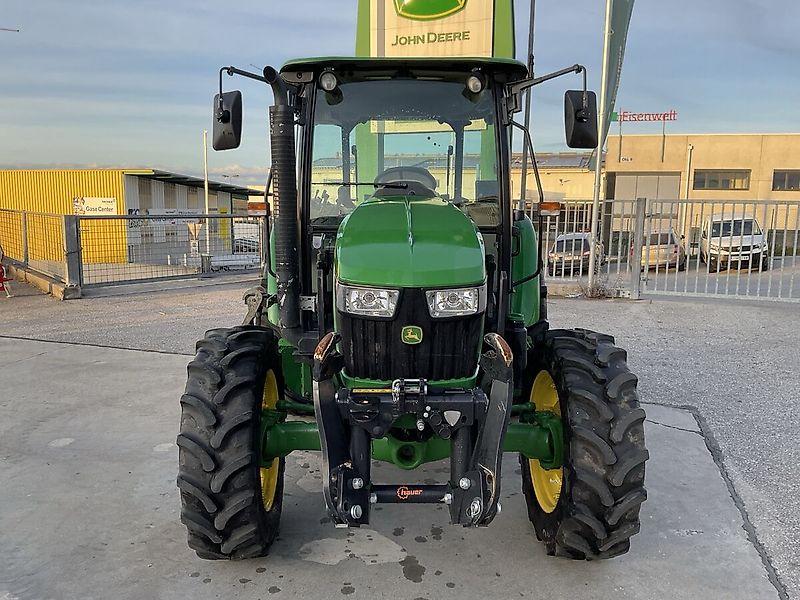 John Deere 5075E