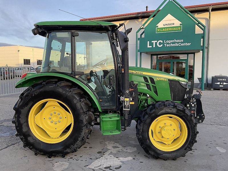John Deere 5075E