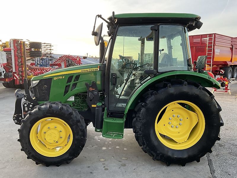 John Deere 5075E