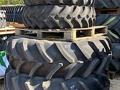 John Deere 380/90R46
