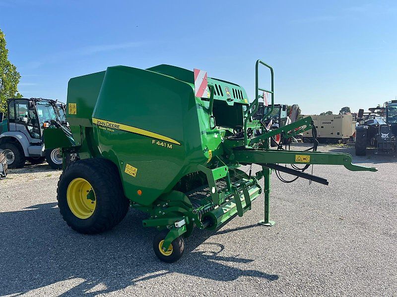 John Deere F441M