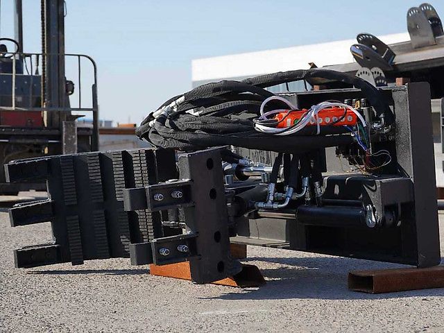 Rhino-cross Grapple claw