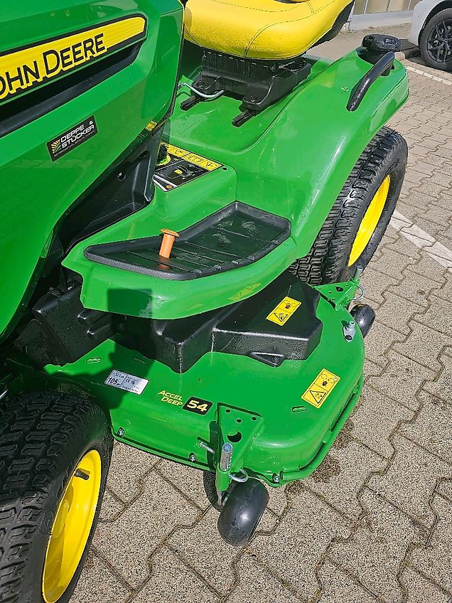 John Deere X590