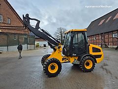 JCB 406 mit Schaufel und Palettengabel