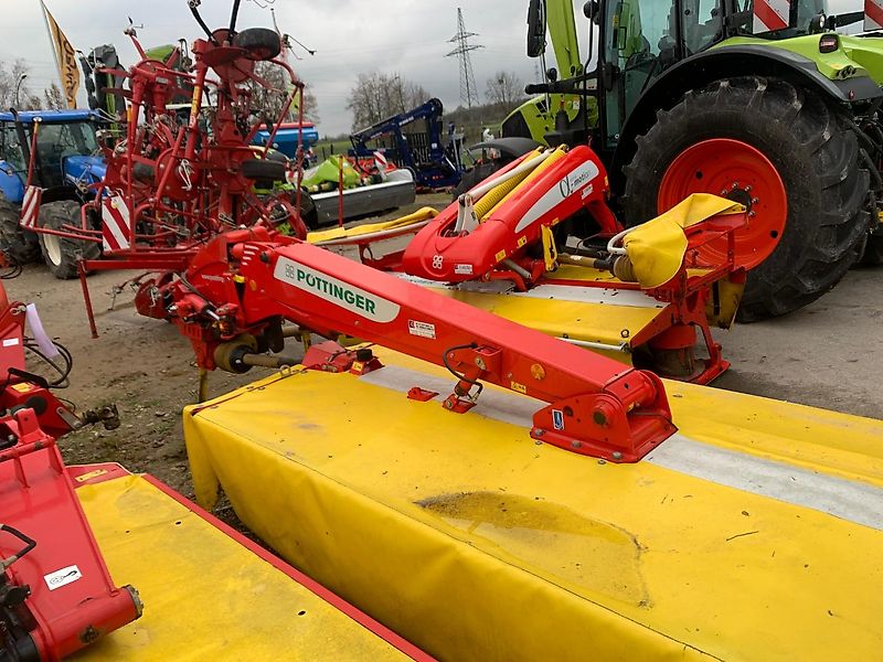 Pöttinger NOVACAT 352 Mittenaufhängung