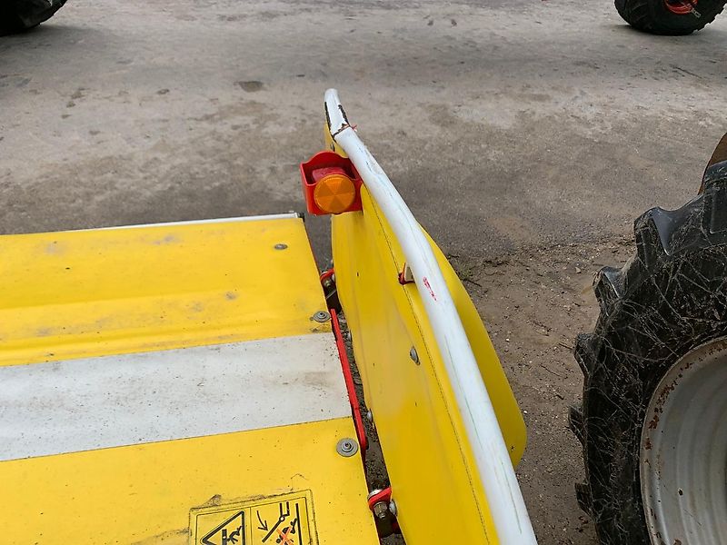 Pöttinger NOVACAT 352 Mittenaufhängung