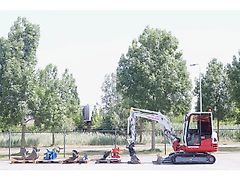 Takeuchi TB235-2 | TREE CUTTER | GRAB | TILT + 5 ATTACHMENTS