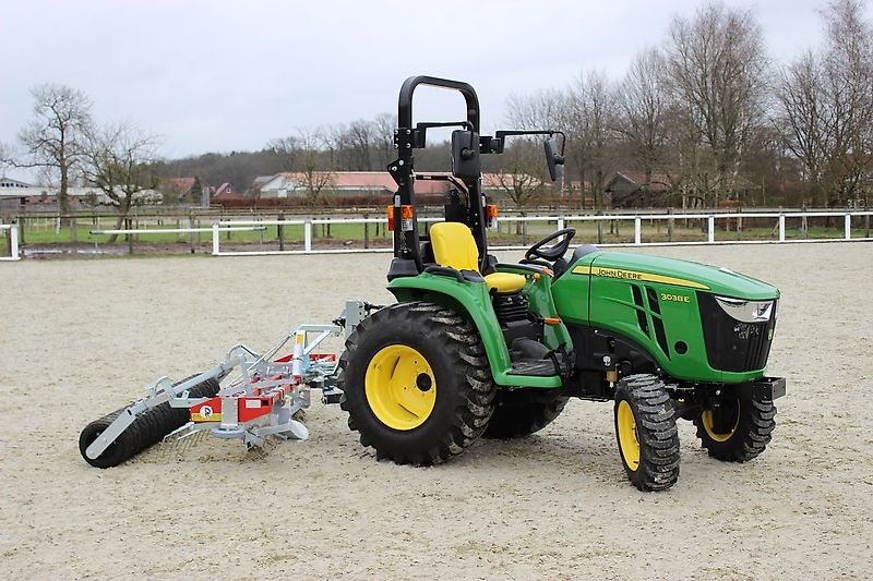 John Deere 3038E
