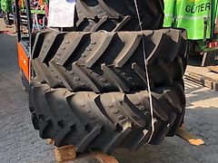 BKT Iseki TJA + MF Schlepper * BKT AS Reifen + Felgen 320/70 R 20 + 420/70 R 30 Räder