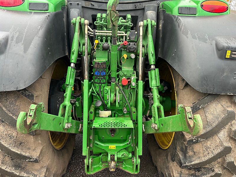 John Deere 6R 195