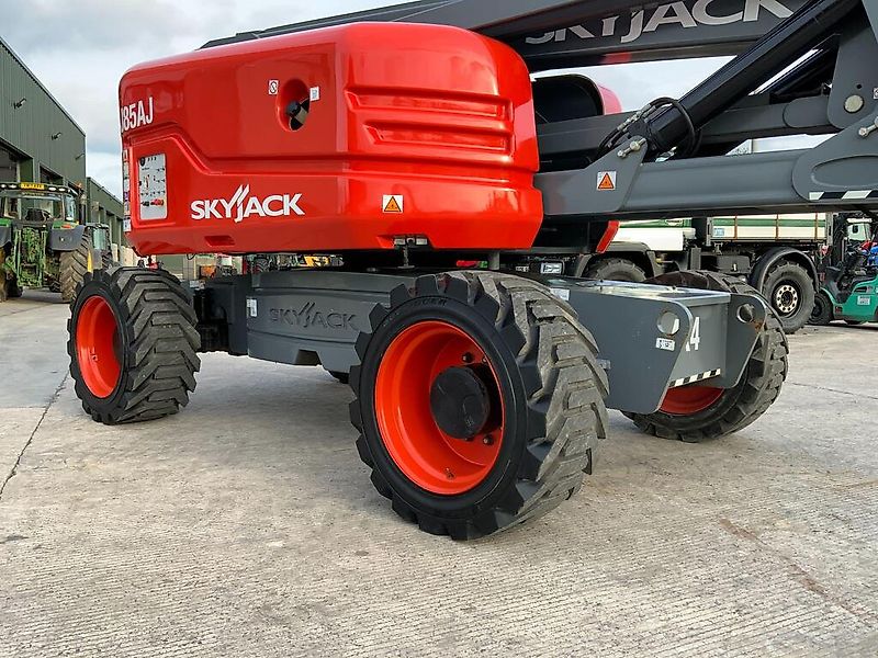 Skyjack SJ85AJ Telescopic Boom Lift (ST24683)
