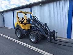 Eurotrac 36 PS Eurotrac Hoflader W12F (XL) Schutzdach, 2,90 m Arm, 3. Steuerkreis, Doppelspeed, Breitreifen