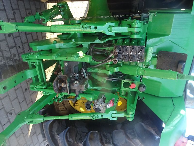 John Deere 8210