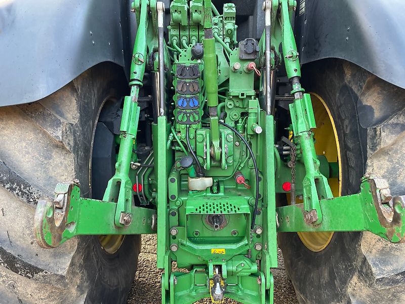 John Deere 6175R