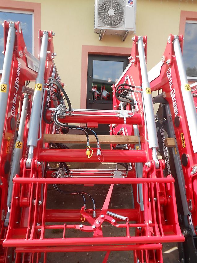 Metal-Technik Frontlader für Case/ Front loader/ Ładowacz TUR / Cargador TUR