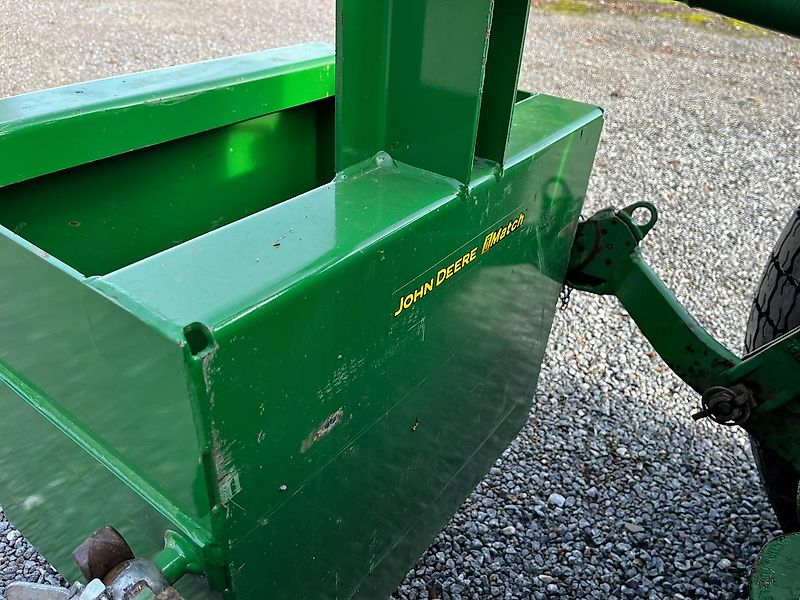 John Deere 3045r
