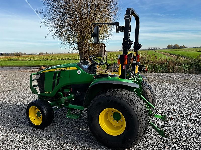 John Deere 3045r