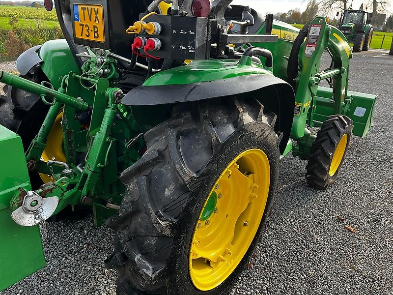 John Deere 3045r