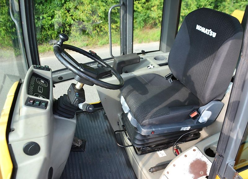 Komatsu WA75 5,3tn 4x4 ALLRAD HYDR. SCHNELLWECHSLER PALETTENGABEL Bj.1998