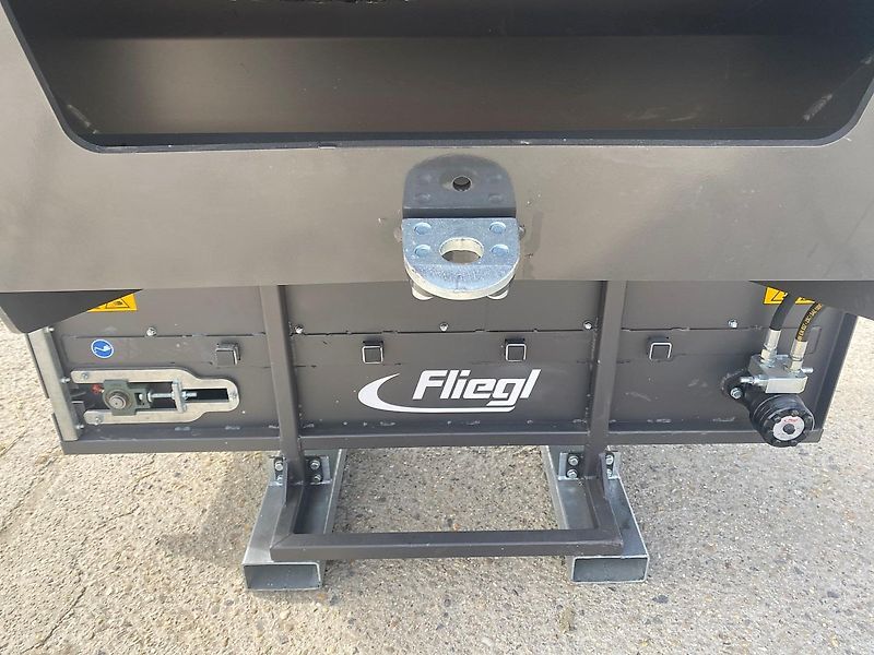 Fliegl Bála bontó és beszóró kanál